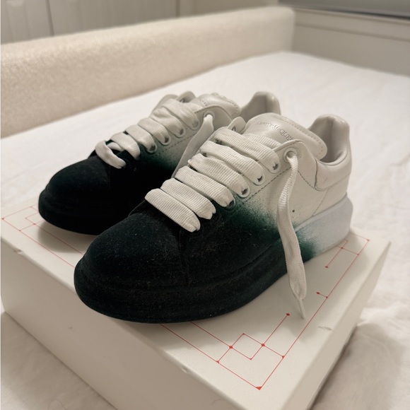 Alexander McQueen Dark Green and White Gradient Sneakers - Picture 3 of 4